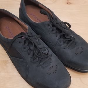 ARAVON BY NEW BALANCE | BLK LACE UP NUBUCK, SZ 10B